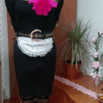 Escena BDSM con Sissy Susy en sumisión total, entrenada por Domina Dita para cumplir fantasías fetichistas
